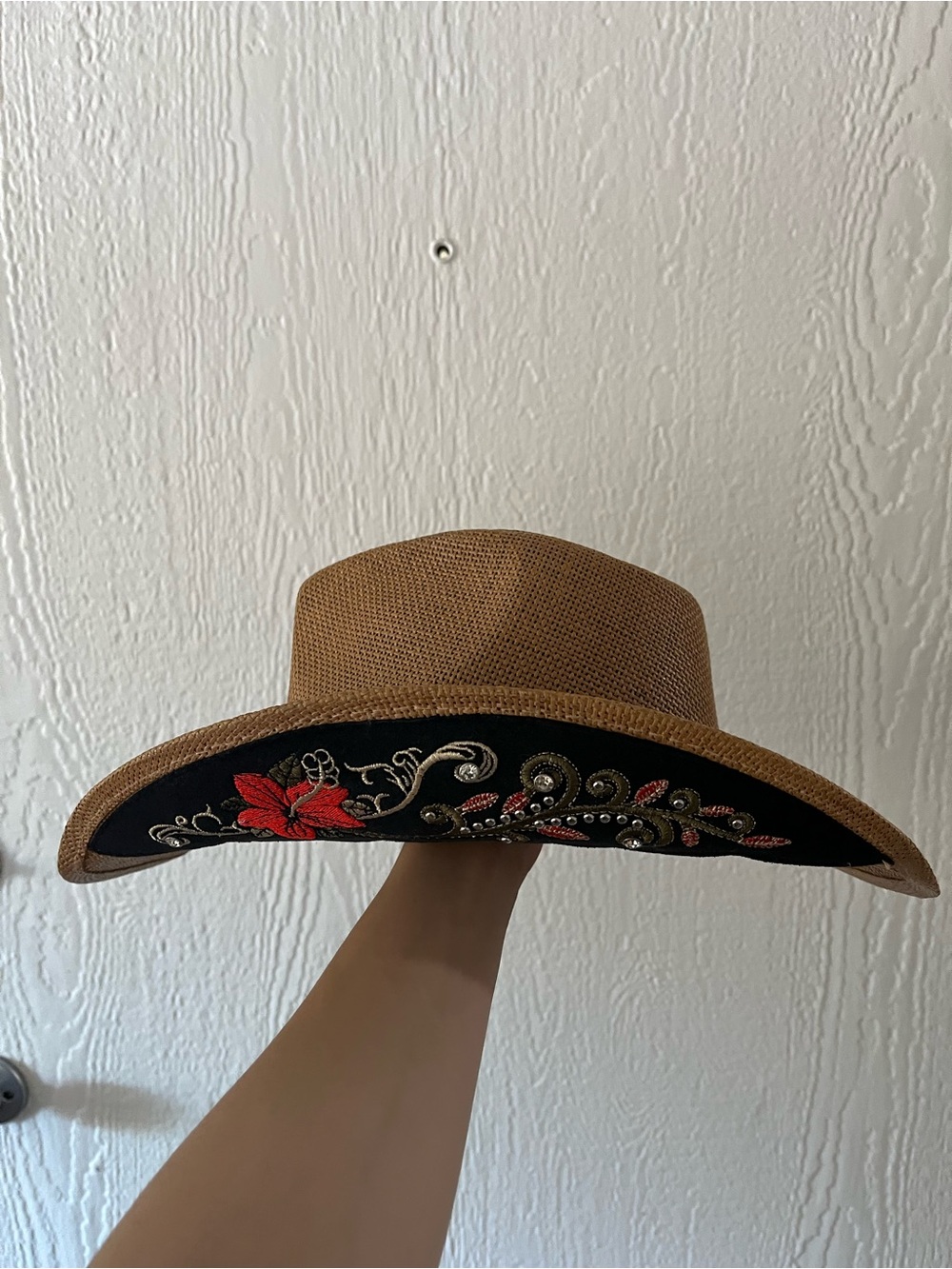 Embellished Straw Cowboy Hat with Ornate Concho - Picture 4 of 8